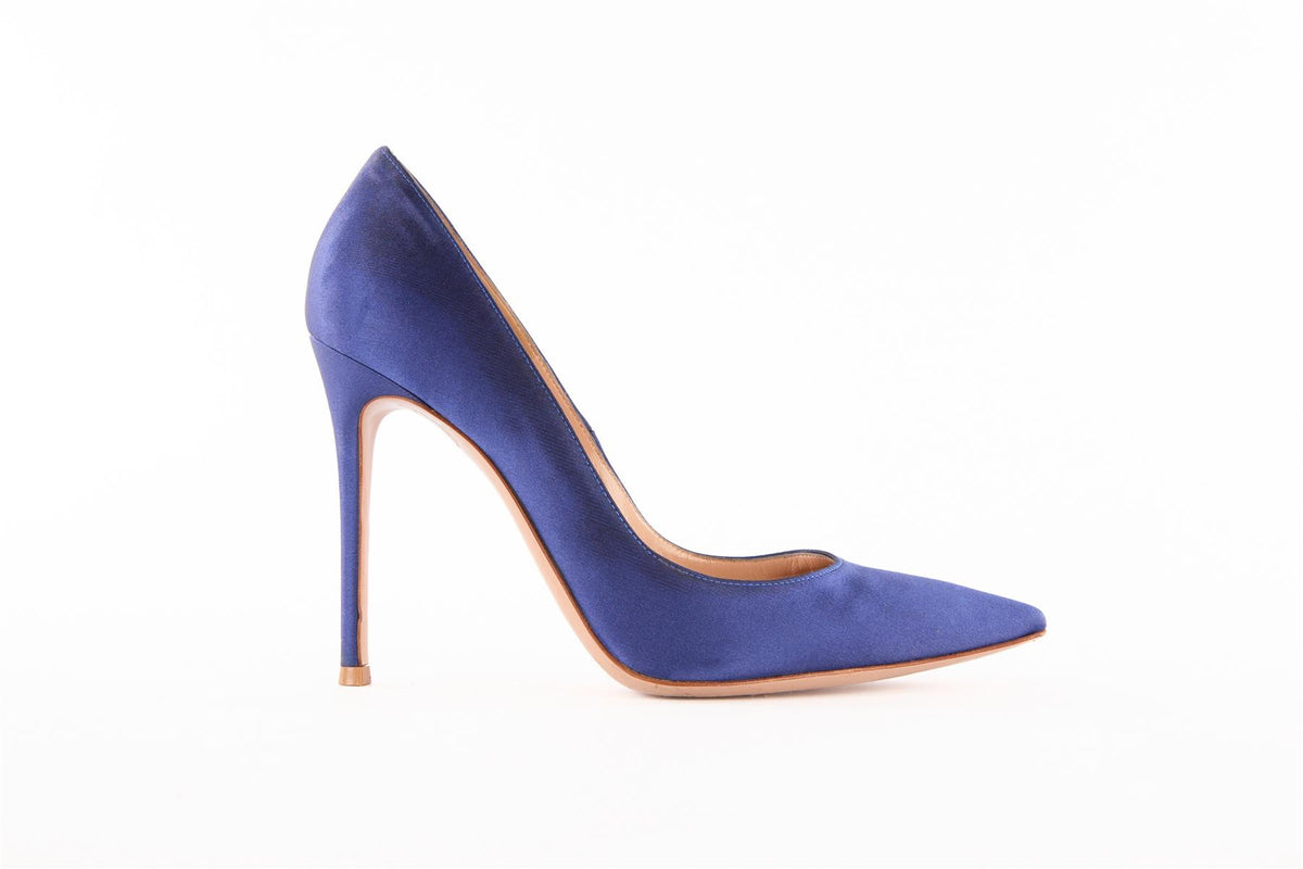 GIANVITO ROSSI BLUE SATIN PUMPS EU 39.5 UK 6.5 US 9.5