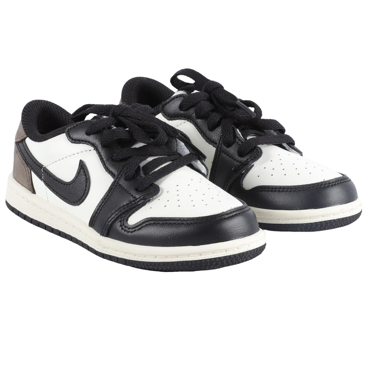 NIKE BLACK AND WHITE BOYS TRAINERS EU 27 UK 9.5 US 10