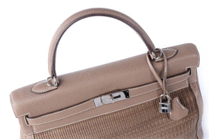 HERMÈS  TAUPE 2005 KELLY 35 CM CLEMENCE LEATHER AND HORSEHAIR BAG IN ETOUPE