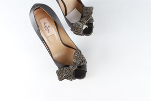 VALENTINO GARAVANI GREY CRYSTAL AND SATIN PUMPS EU 38 UK 5 US 8