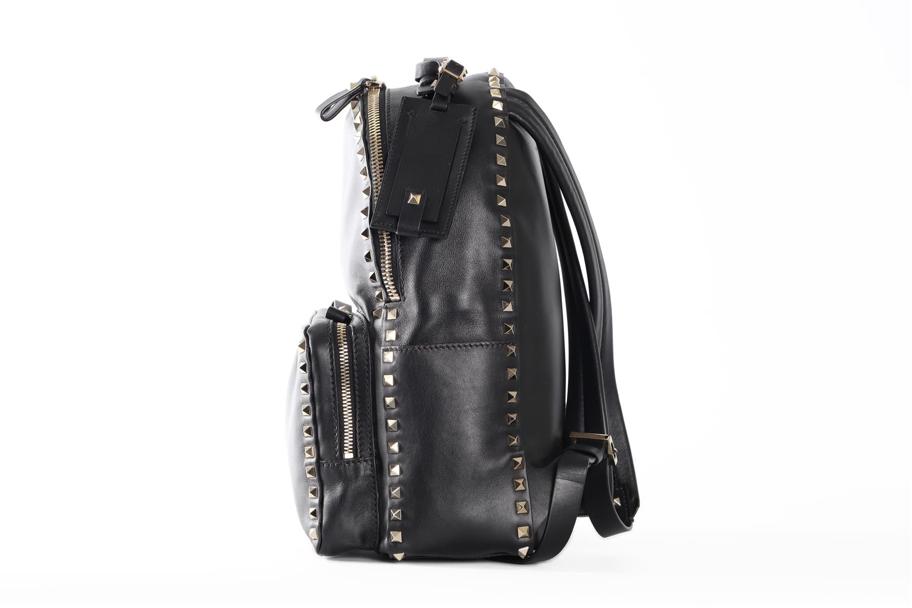 VALENTINO GARAVANI BLACK ROCKSTUD MEDIUM LEATHER BACKPACK