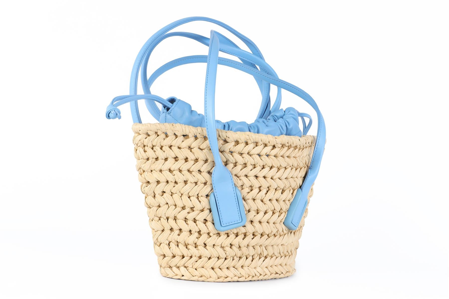 BOTTEGA VENETA BLUE ARCO SMALL RAFFIA TOTE BAG