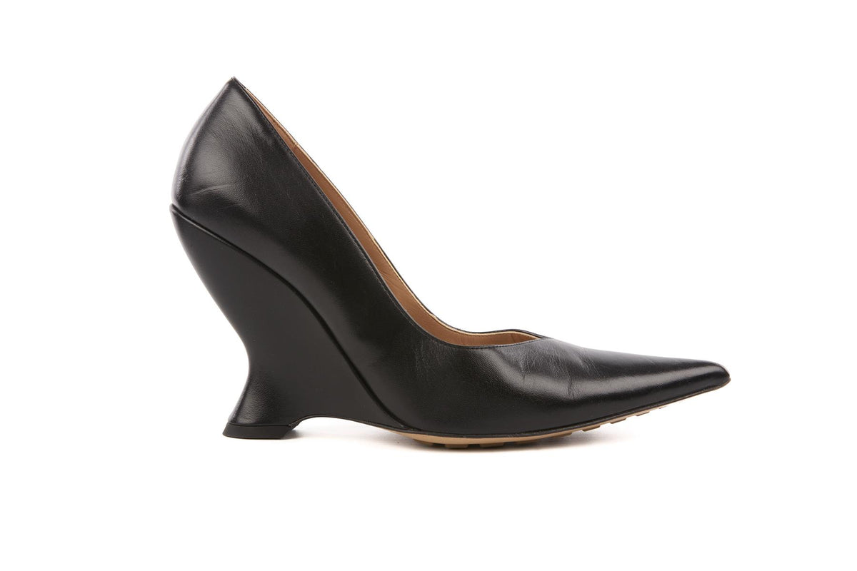 BOTTEGA VENETA BLACK LEATHER PUMPS EU 38.5 UK 5.5 US 8.5
