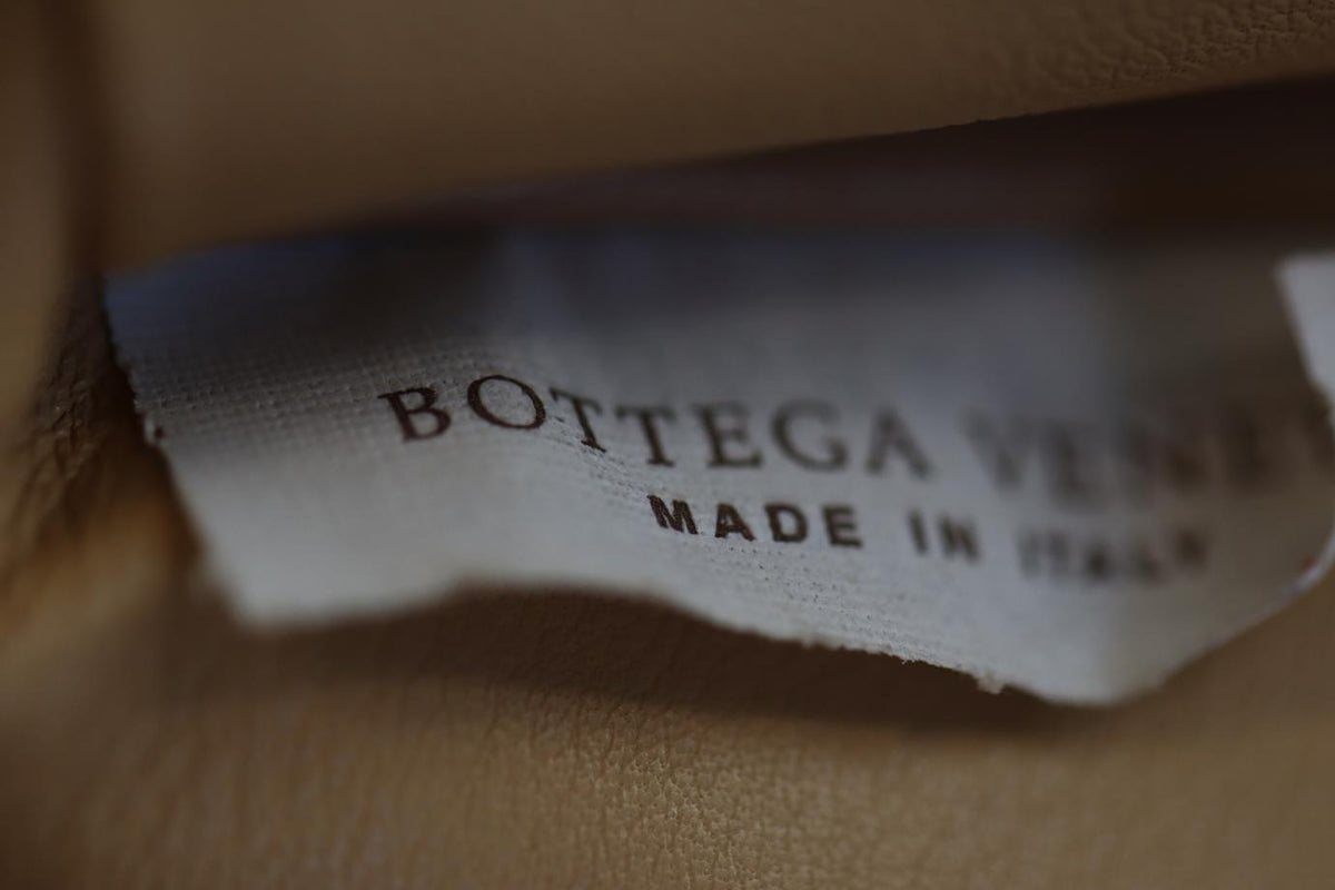 BOTTEGA VENETA THE POUCH LARGE GATHERED LEATHER CLUTCH