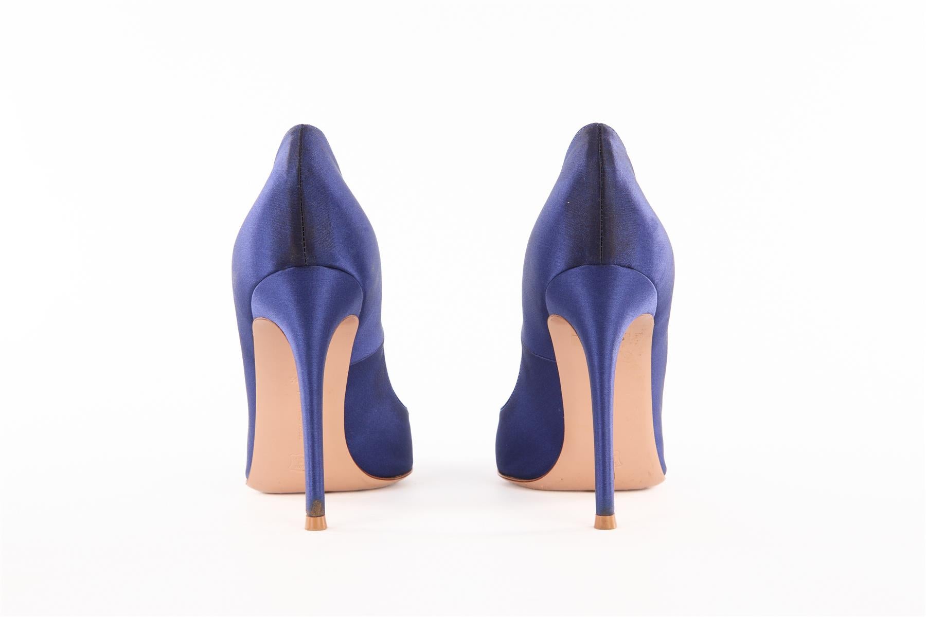 GIANVITO ROSSI BLUE SATIN PUMPS EU 39.5 UK 6.5 US 9.5