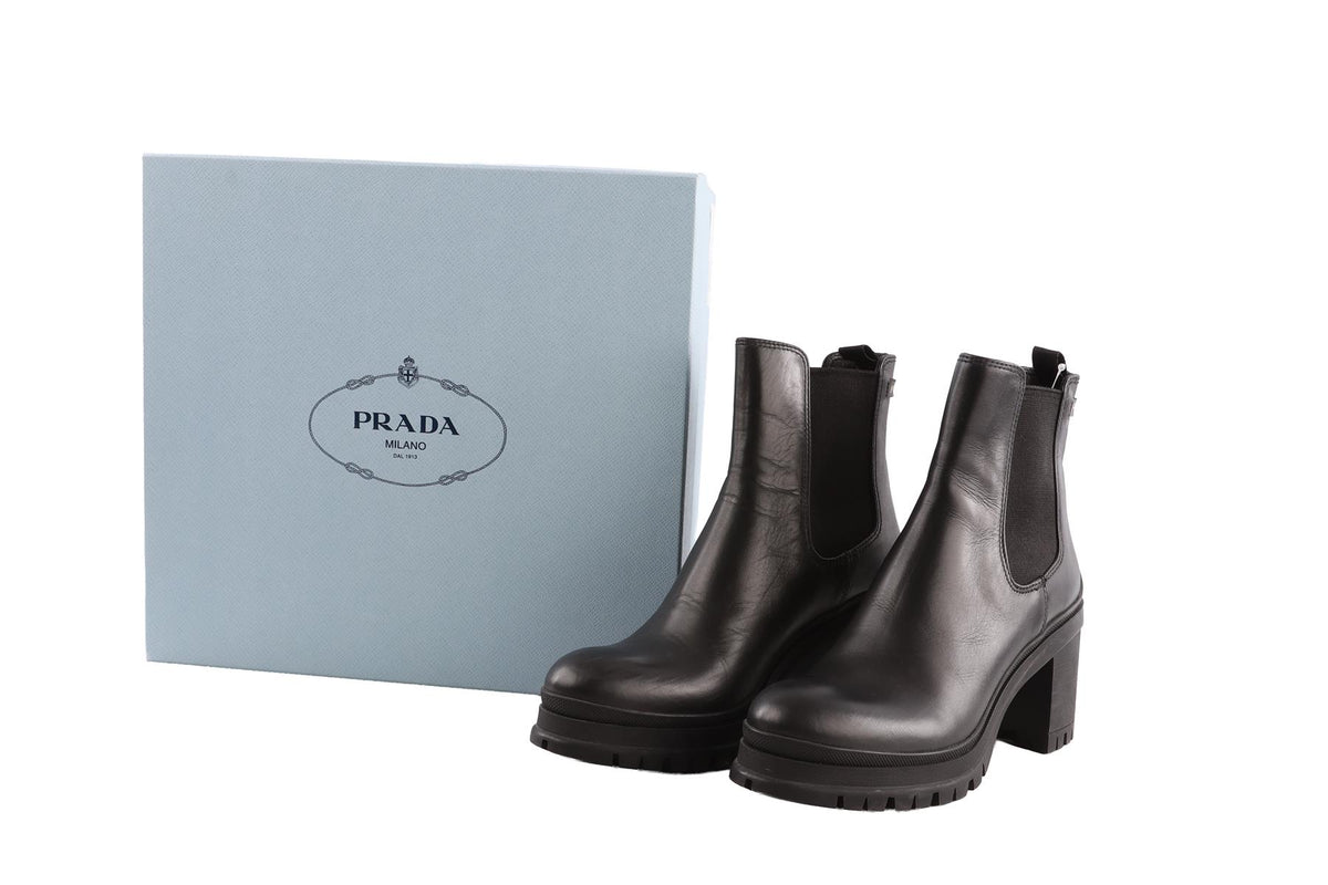 BLACK LEATHER ANKLE BOOTS