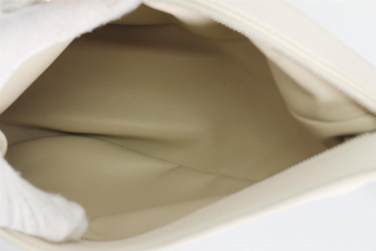THE ROW WHITE SLOUCHY BANANA SMALL LEATHER SHOULDER BAG