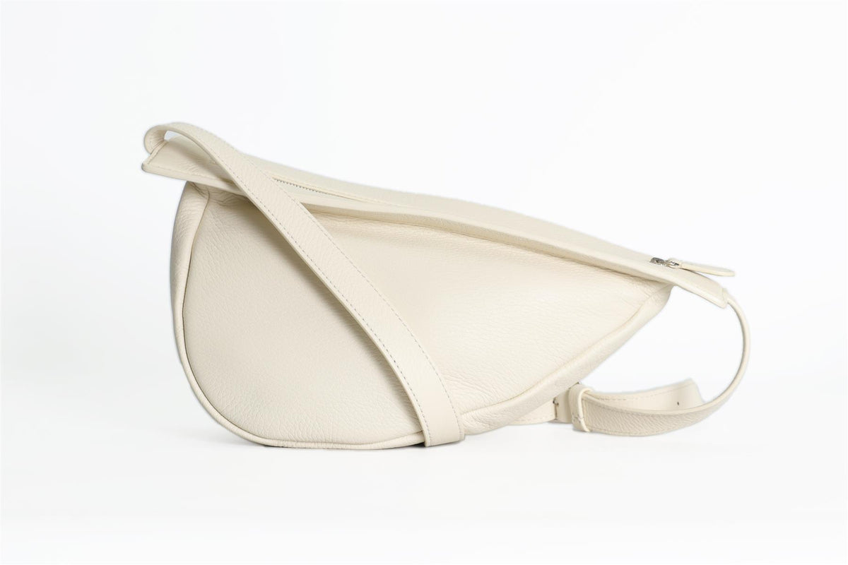 THE ROW WHITE SLOUCHY BANANA SMALL LEATHER SHOULDER BAG