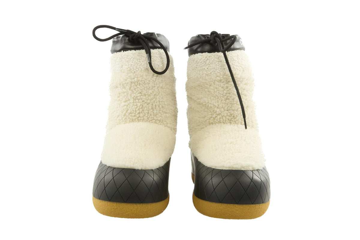CHANEL WHITE 2023 FAUX SHEARLING SNOW BOOTS EU 39 UK 6 US 9