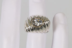UNBRANDED 18K WHITE GOLD AND OVAL CUT DIAMOND RING