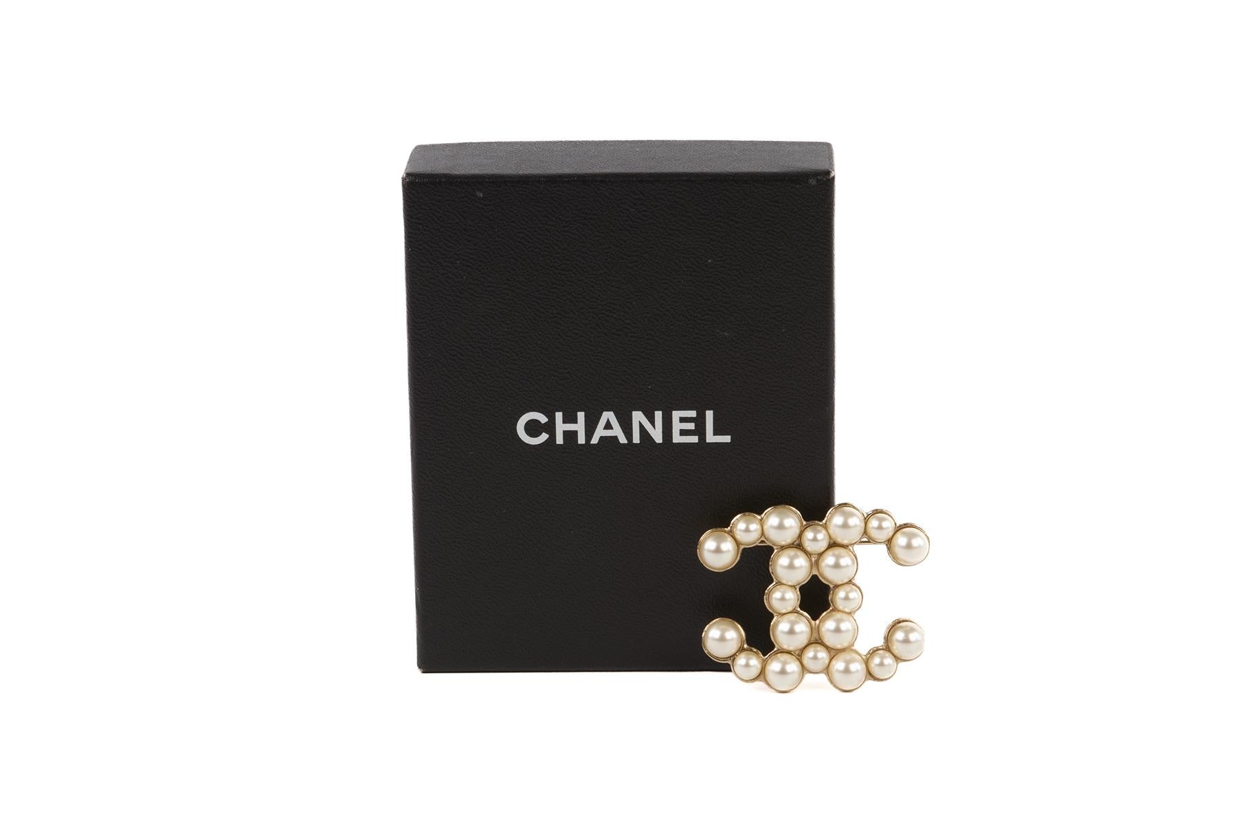 CHANEL IVORY 2015 CC FAUX PEARL BROOCH