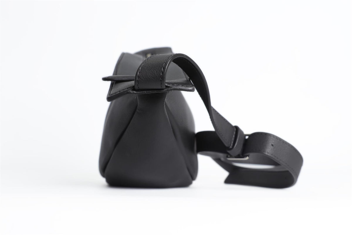 THE ROW BLACK SLOUCHY BANANA SMALL LEATHER SHOULDER BAG
