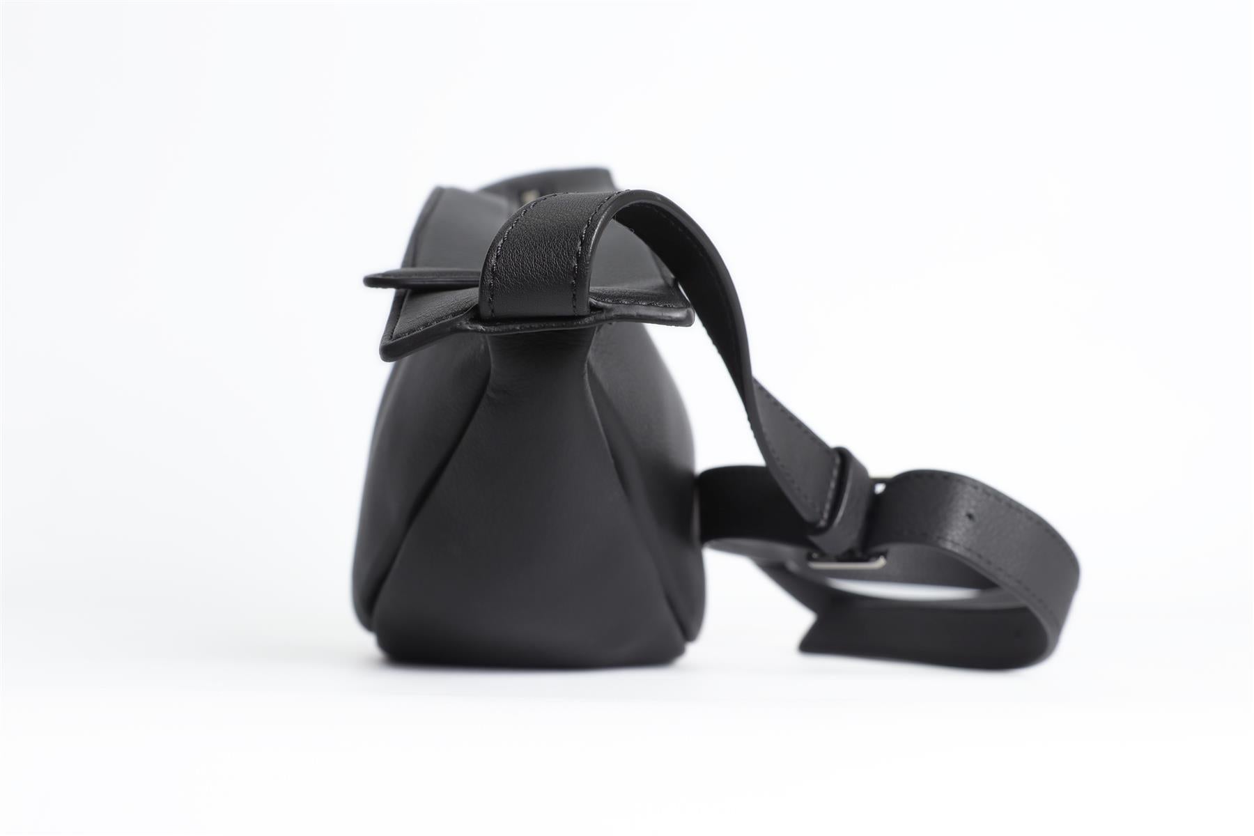 THE ROW BLACK SLOUCHY BANANA SMALL LEATHER SHOULDER BAG