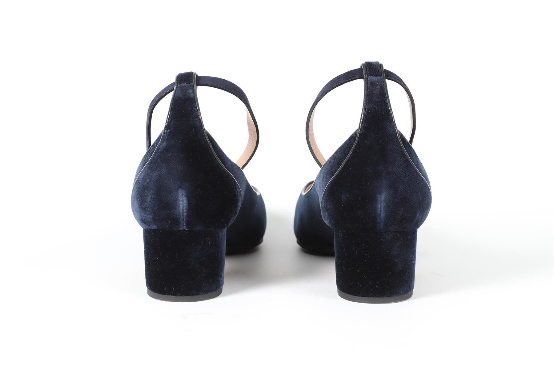 CHLOÈ NAVY VELVET PUMPS EU 39.5 UK 6.5 US 9.5