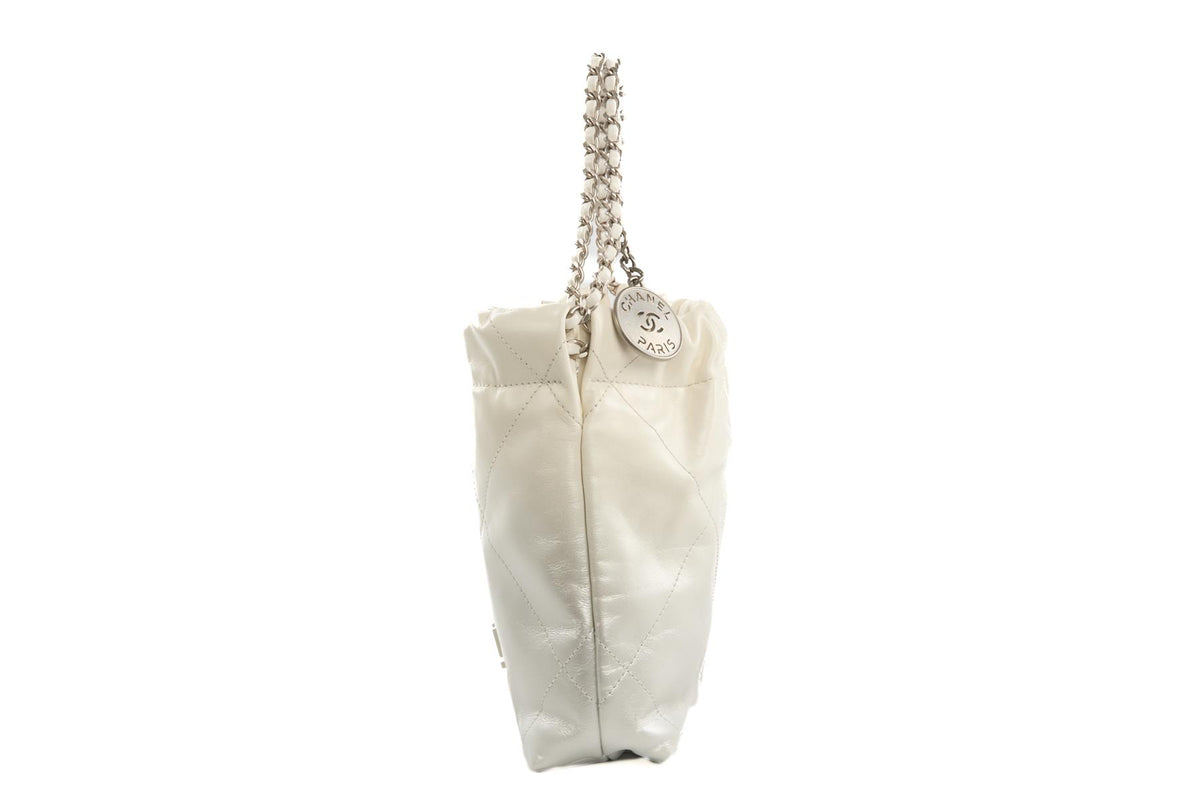 CHANEL 2023 WHITE 22 MINI QUILTED LEATHER SHOULDER BAG