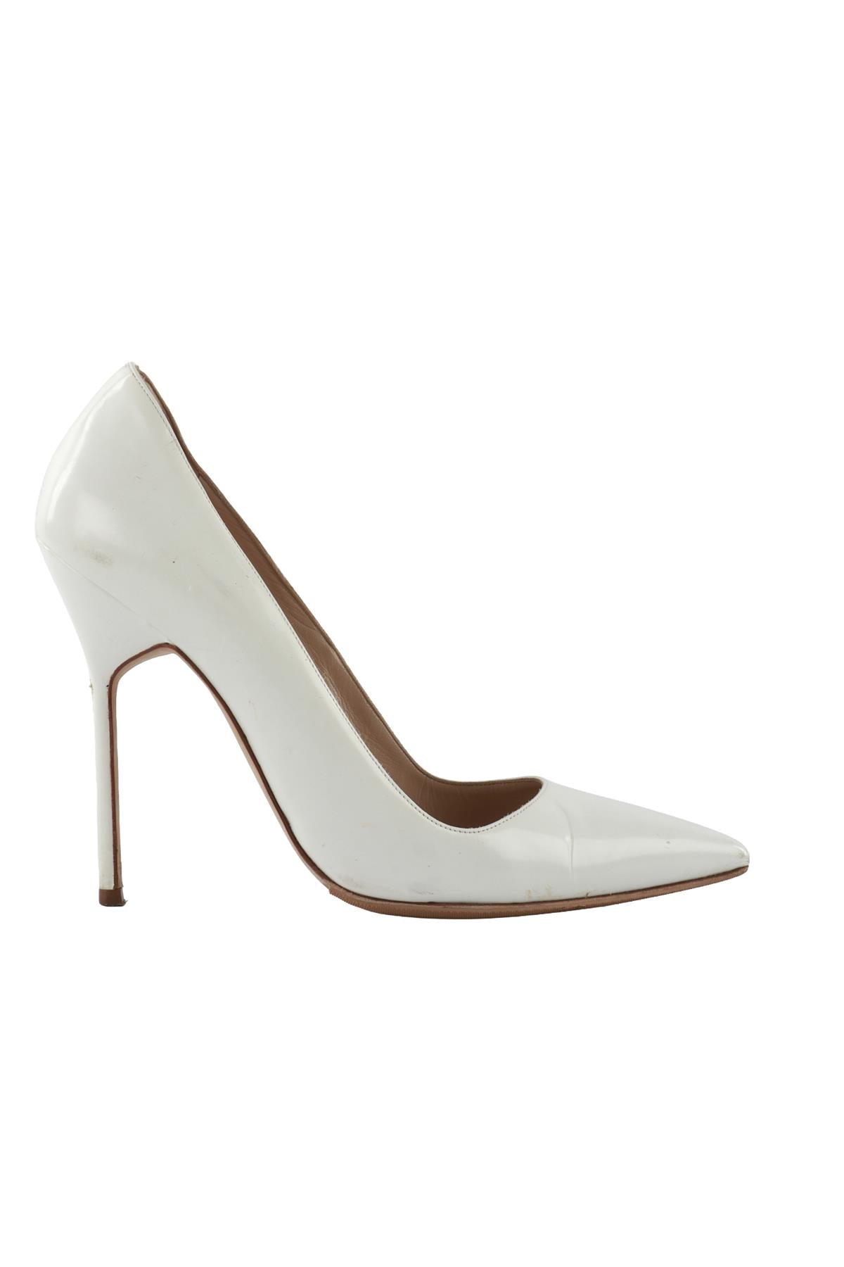 WHITE PATENT LEATHER PUMPS