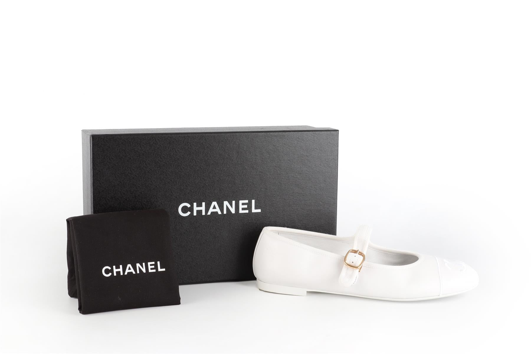 CHANEL WHITE 2025 CC LEATHER BALLET FLATS EU 38.5 UK 5.5 US 8.5