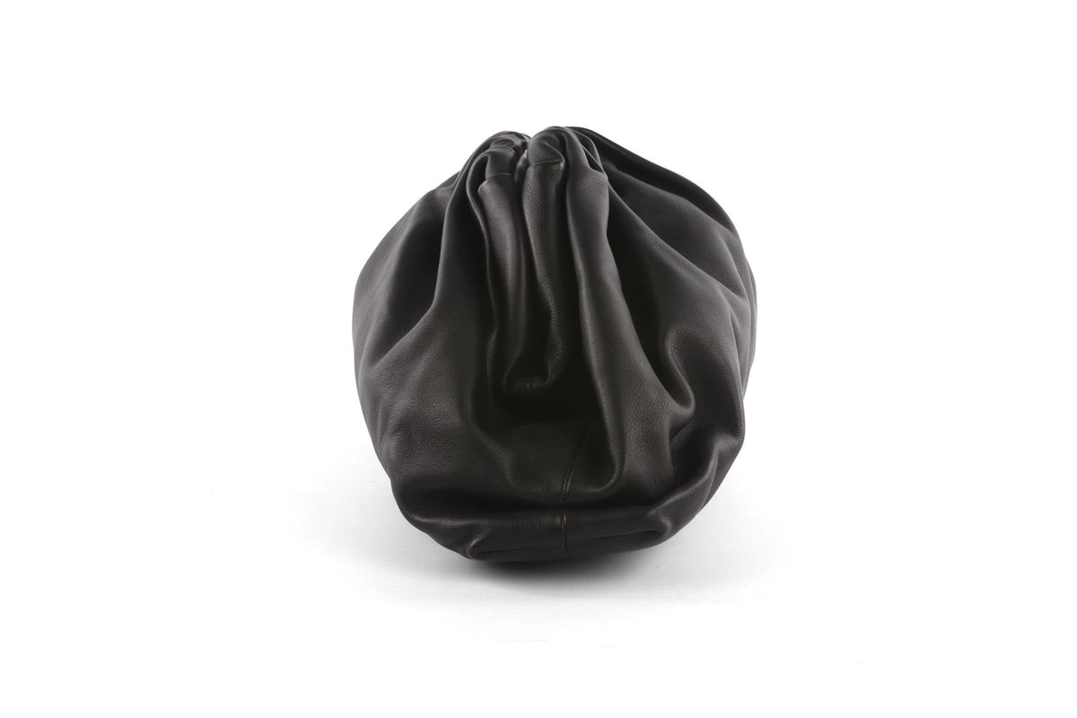 BOTTEGA VENETA BLACK POUCH LEATHER CLUTCH