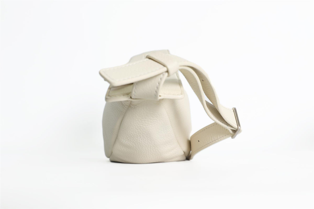 THE ROW WHITE SLOUCHY BANANA SMALL LEATHER SHOULDER BAG
