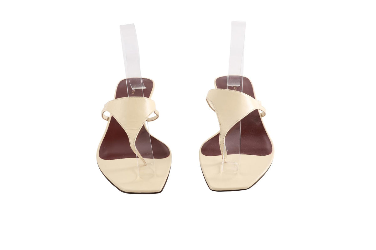 CREAM LEATHER THONG SANDALS