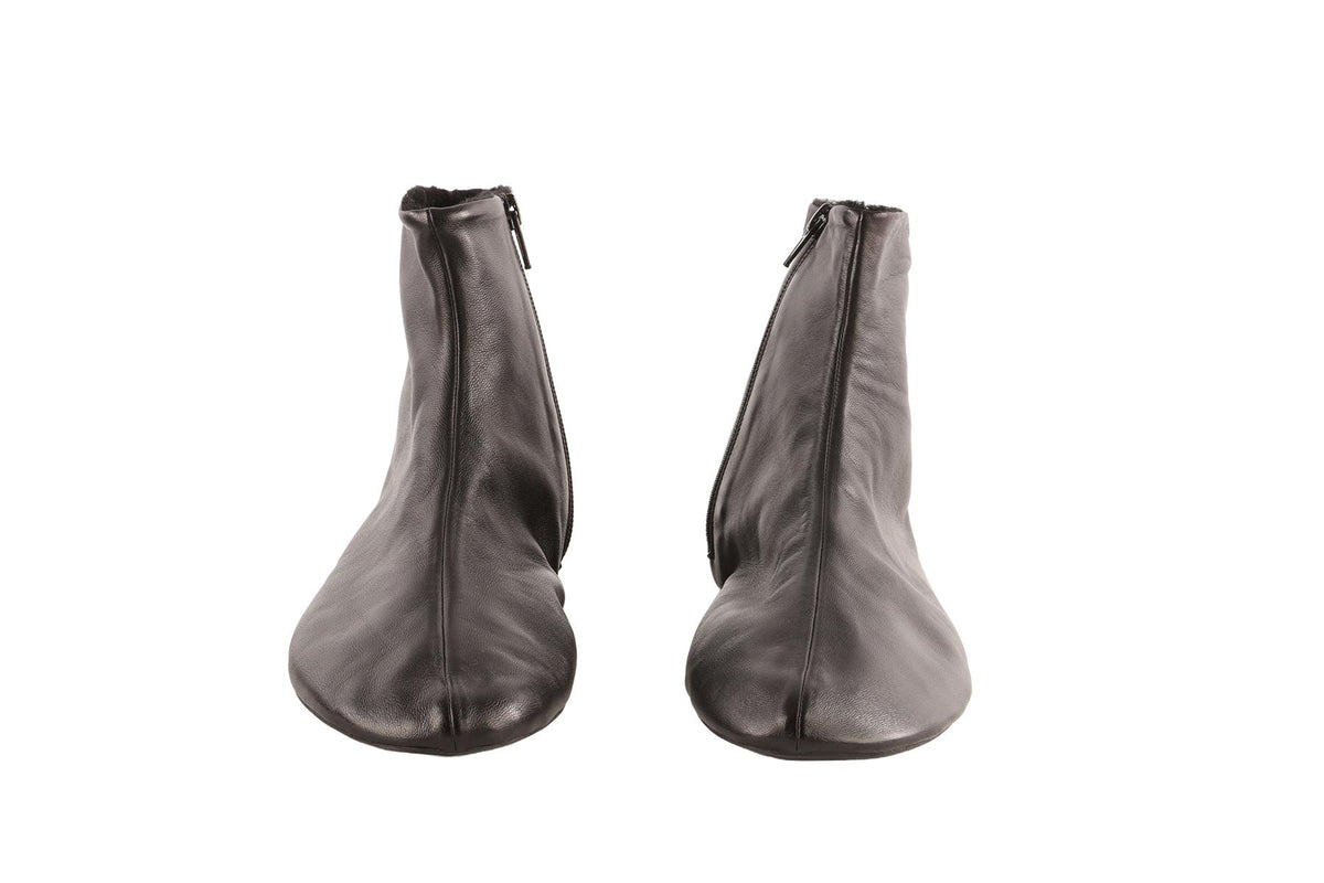 THE ROW BLACK STELLA LEATHER ANKLE BOOTS EU 40 UK 7 US 10