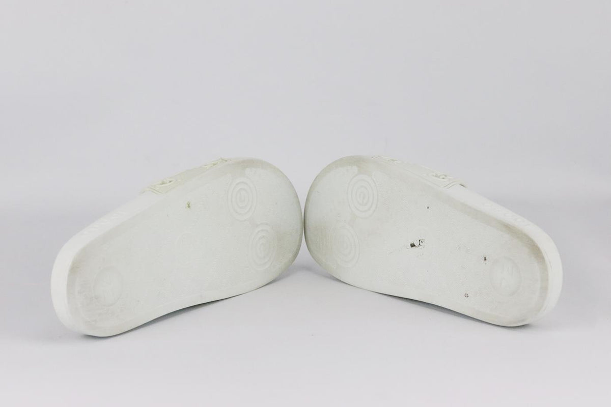 GUCCI KIDS UNISEX GG EMBOSSED RUBBER SLIDES EU 34 UK 2