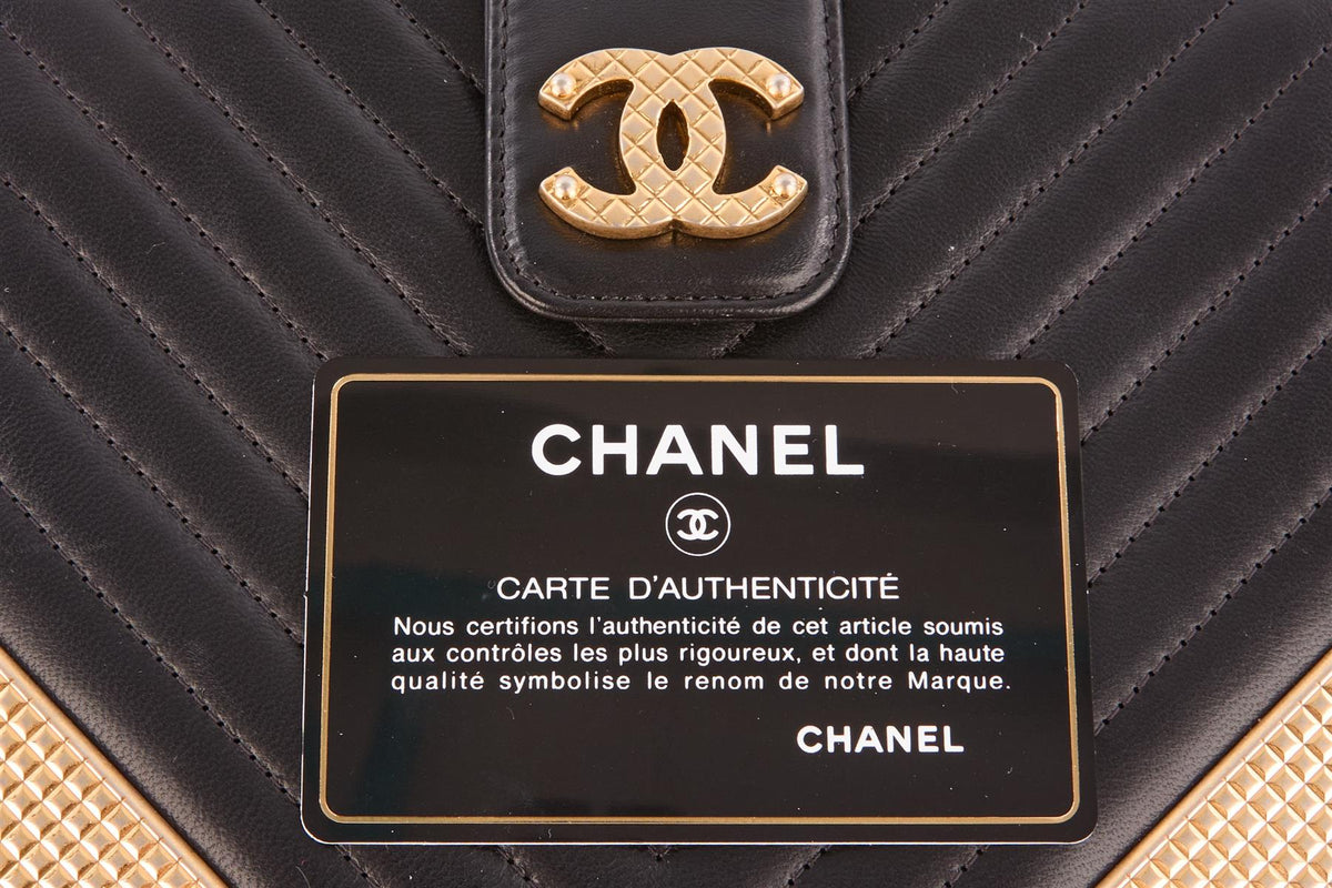 CHANEL BLACK 2017-2018 ROCK THE CORNER CHEVRON LEATHER SHOULDER BAG