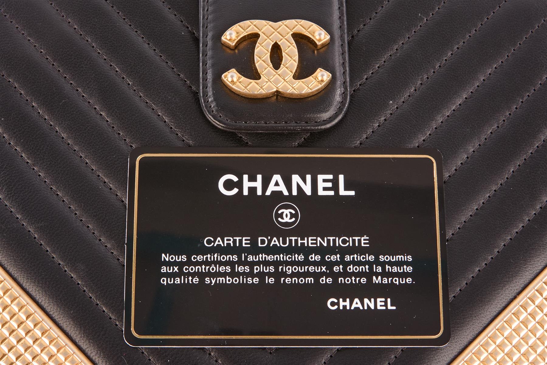 CHANEL BLACK 2017-2018 ROCK THE CORNER CHEVRON LEATHER SHOULDER BAG