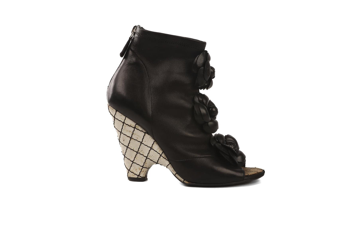 CHANEL BLACK 2014 LEATHER ANKLE BOOTS EU 38 UK 5 US 8