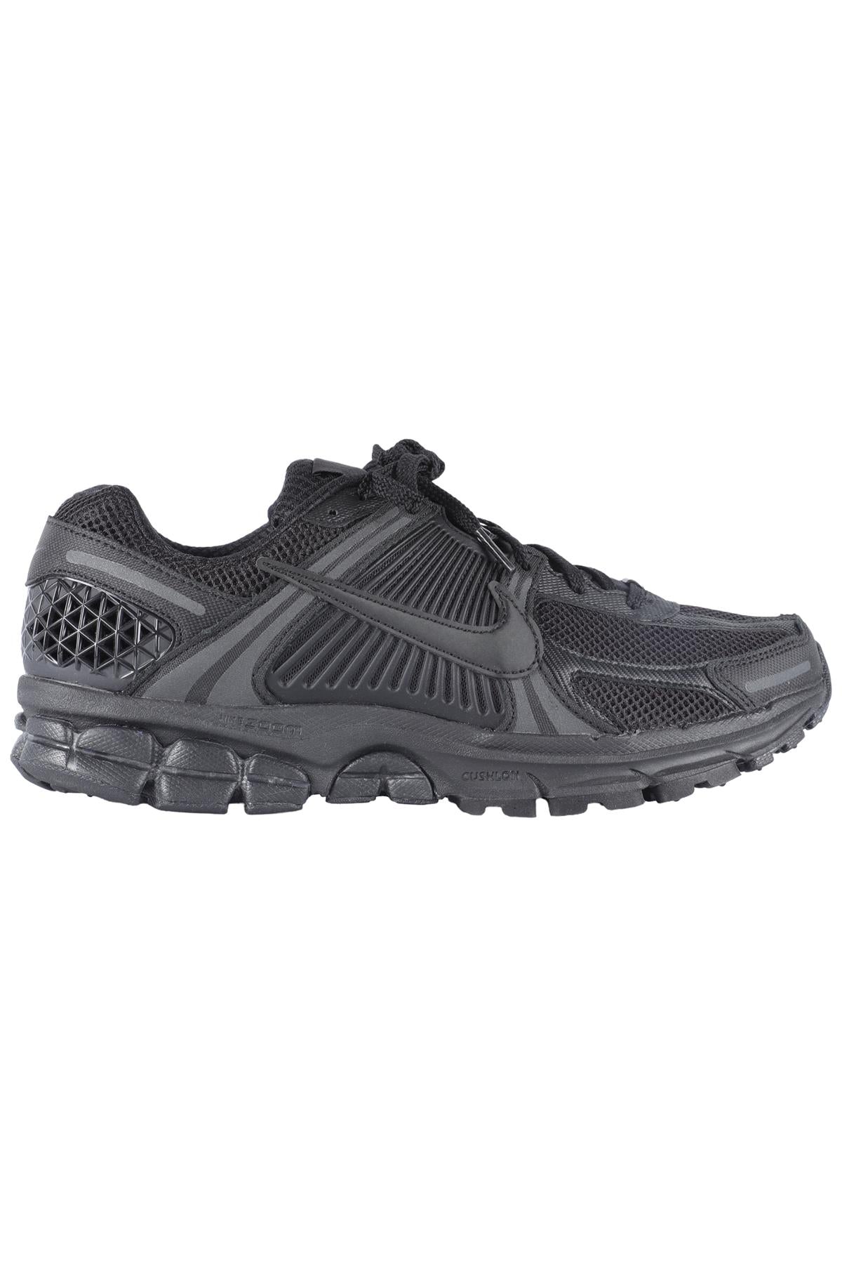 NIKE BLACK MEN'S ZOOM VOMERO 5 SNEAKERS EU 44 UK 9 US 10