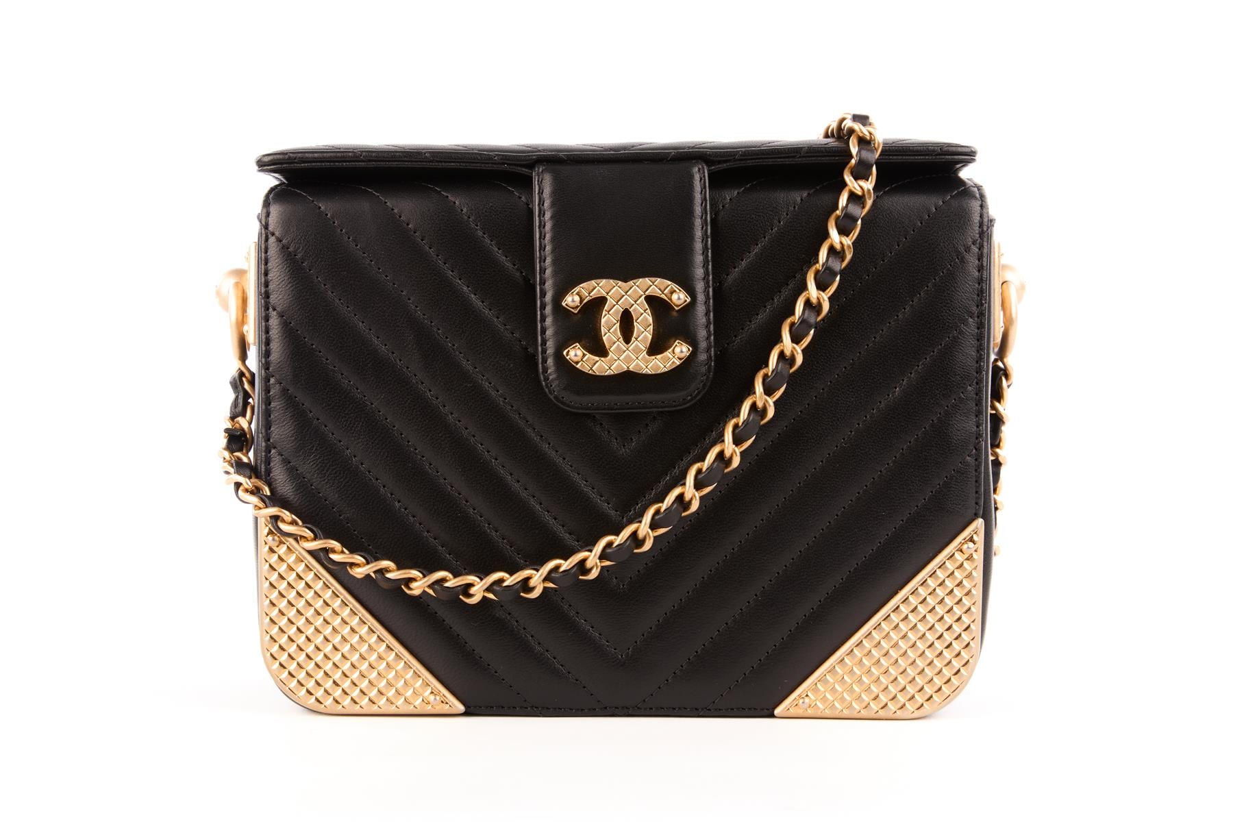 CHANEL BLACK 2017-2018 ROCK THE CORNER CHEVRON LEATHER SHOULDER BAG