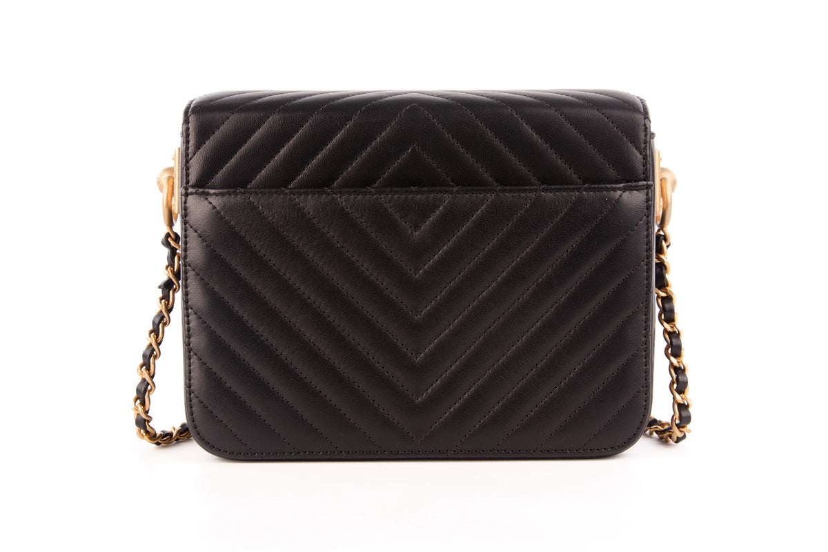 CHANEL BLACK 2017-2018 ROCK THE CORNER CHEVRON LEATHER SHOULDER BAG