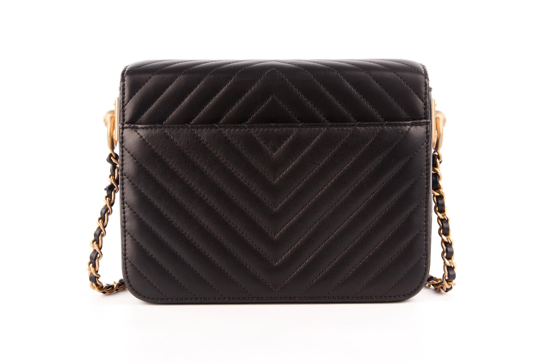CHANEL BLACK 2017-2018 ROCK THE CORNER CHEVRON LEATHER SHOULDER BAG