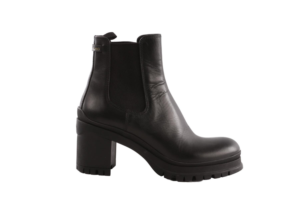 BLACK LEATHER ANKLE BOOTS