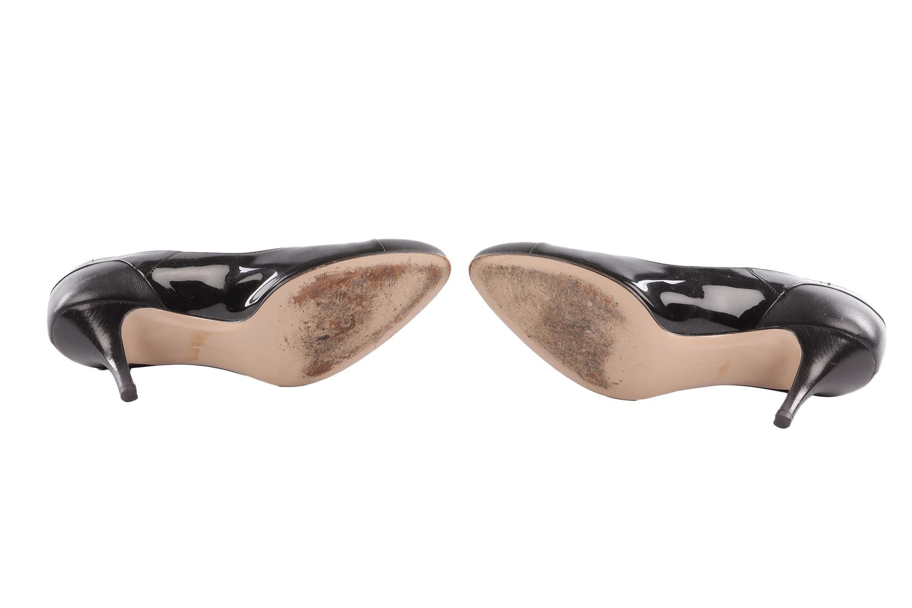 SALVATORE FERRAGAMO BLACK LEATHER PUMPS US 7 EU 37 UK 4