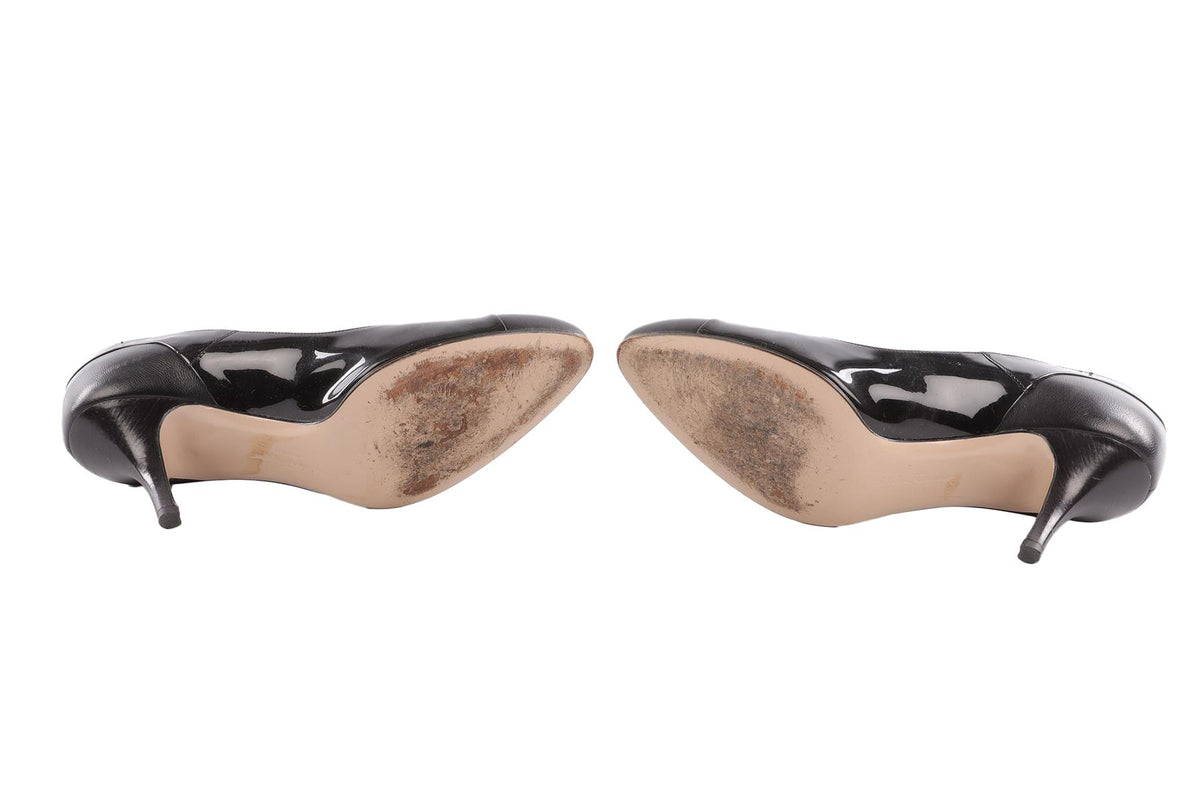 SALVATORE FERRAGAMO BLACK LEATHER PUMPS US 7 EU 37 UK 4