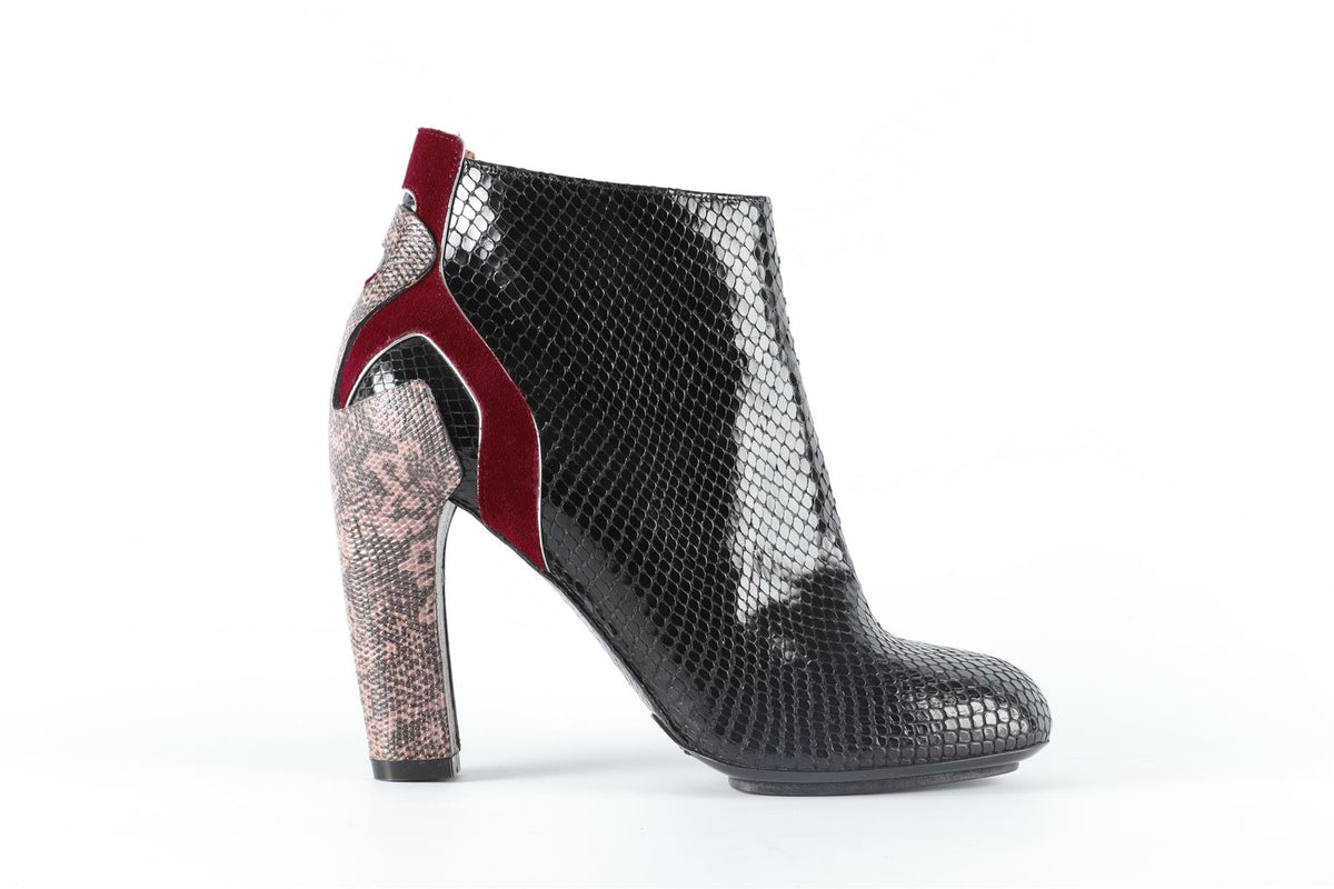 DRIES VAN NOTEN BLACK LEATHER ANKLE BOOTS EU 39 UK 6 US 9