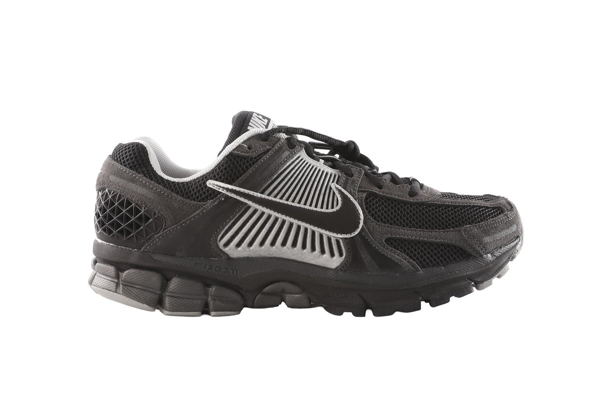 NIKE BLACK MEN'S ZOOM VOMERO 5 SNEAKERS EU 44 UK 9 US 10