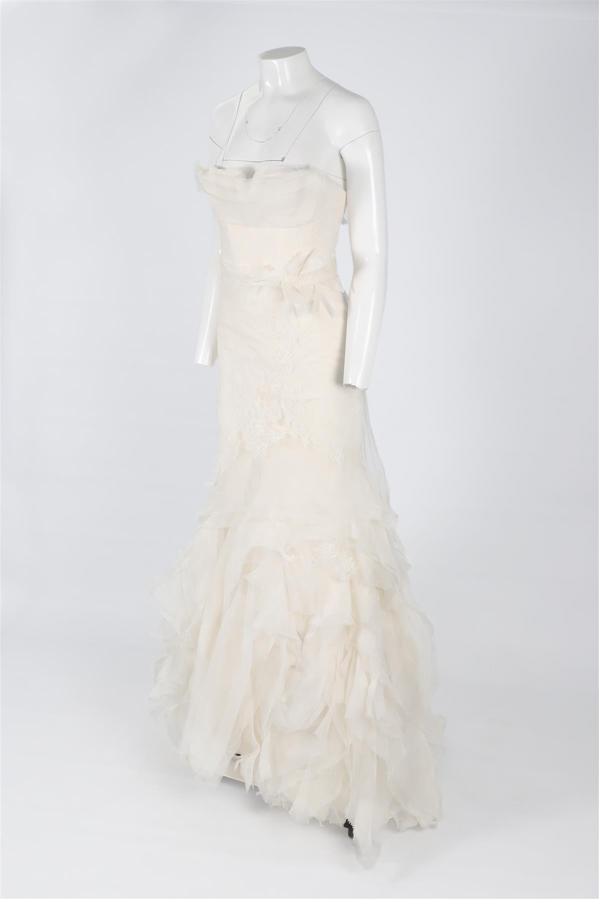 VERA WANG IVORY LACE WEDDING DRESS AND VEIL US 2 UK 6