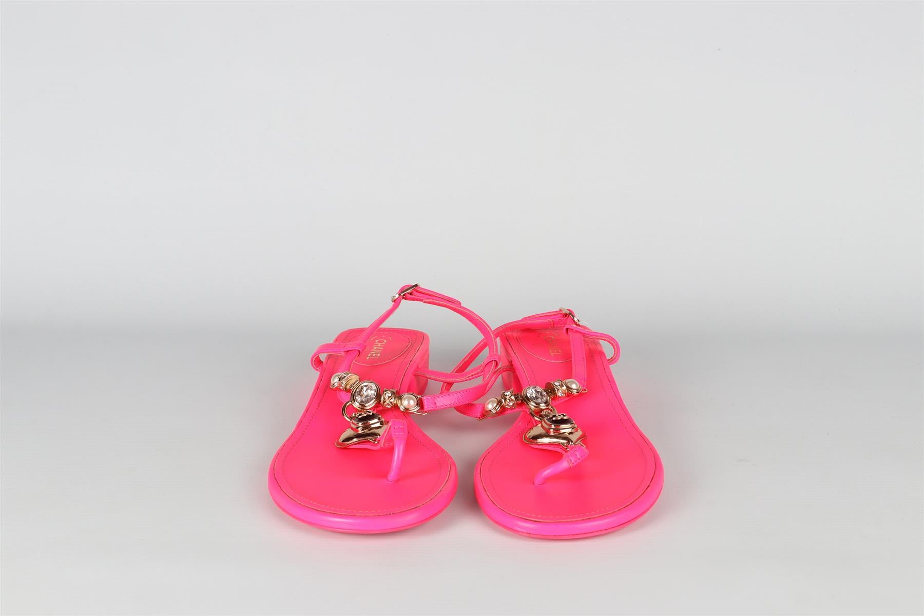 CHANEL PINK 2023 LEATHER THONG SANDALS EU 40 UK 7 US 10