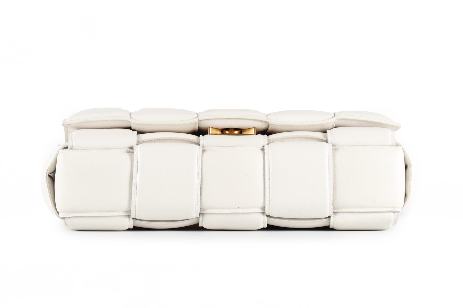 BOTTEGA VENETA WHITE THE CHAIN CASSETTE INTRECCIATO LEATHER SHOULDER BAG