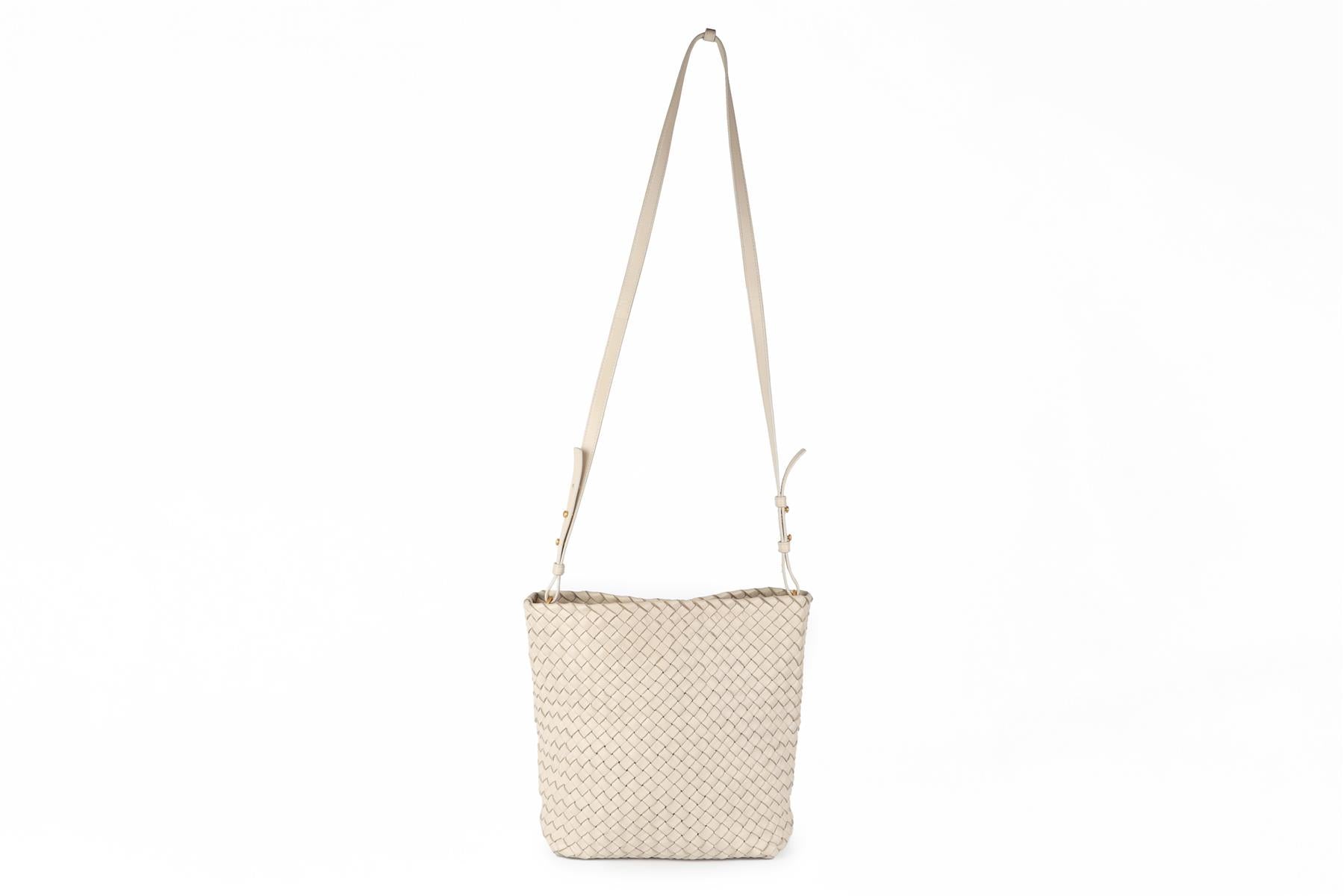 BOTTEGA VENETA ECRU INTRECCIATO LEATHER BUCKET BAG