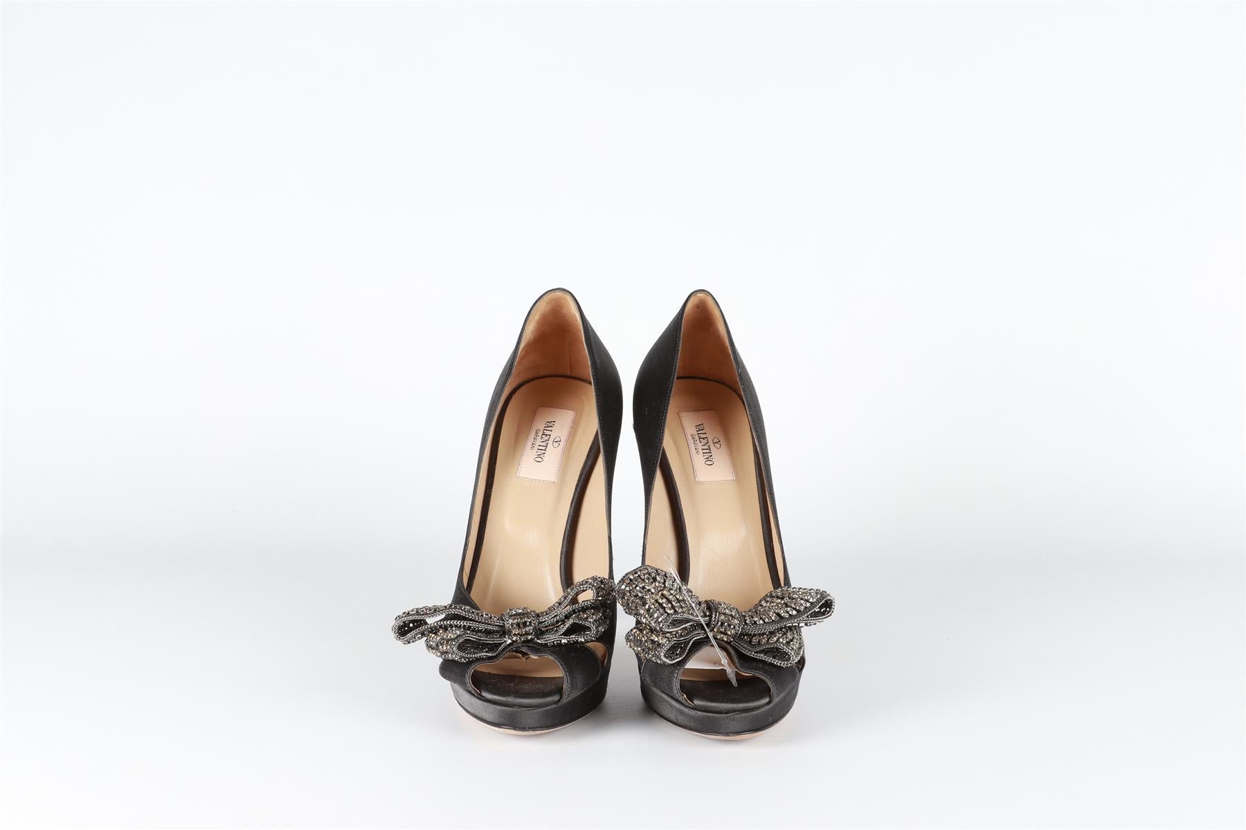 VALENTINO GARAVANI GREY CRYSTAL AND SATIN PUMPS EU 38 UK 5 US 8