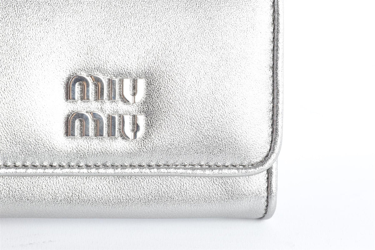 MIU MIU SILVER LEATHER WALLET ON CHAIN