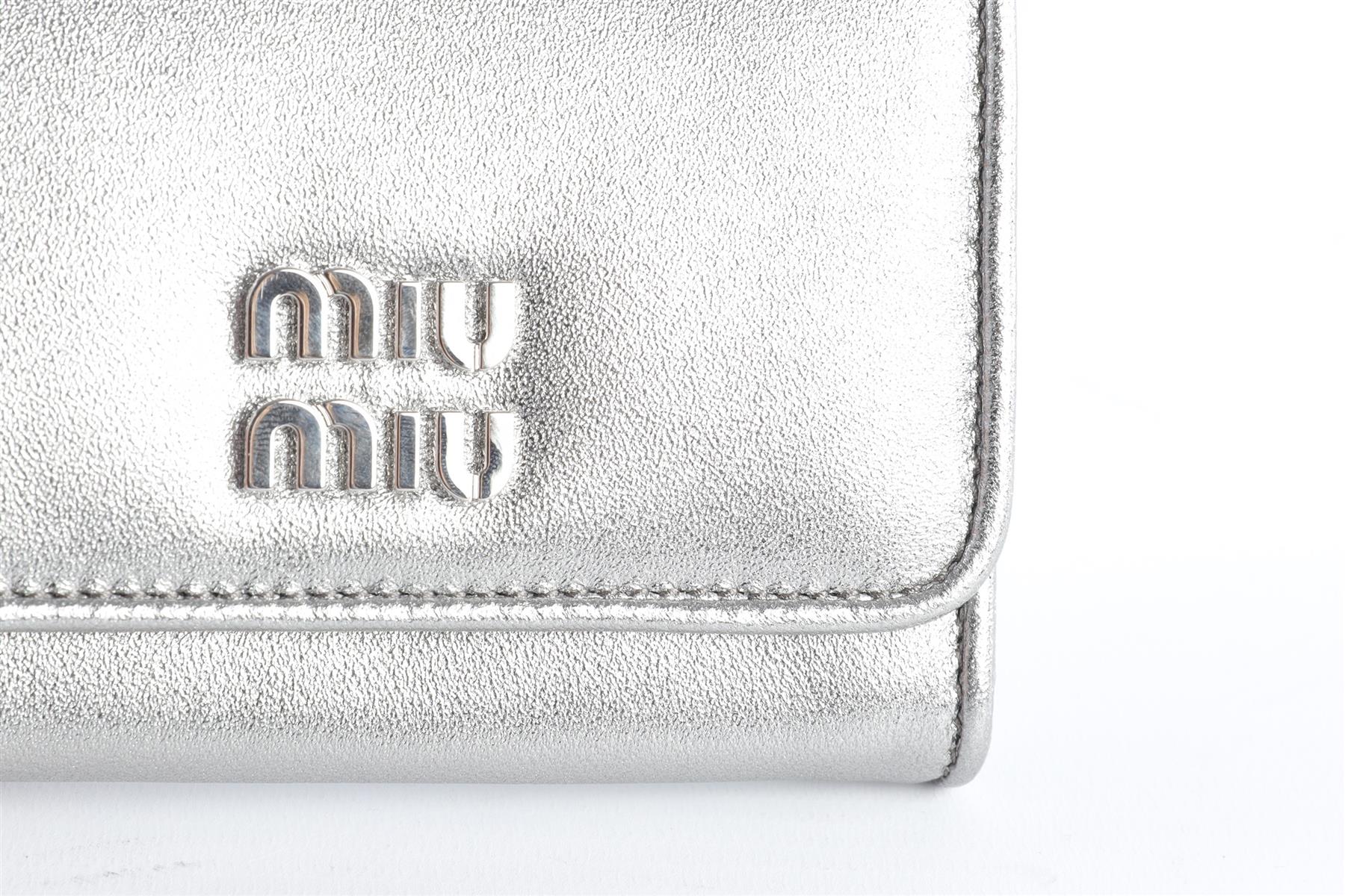 MIU MIU SILVER LEATHER WALLET ON CHAIN