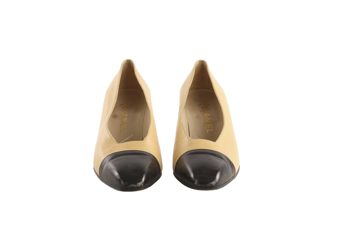 CHANEL BEIGE VINTAGE LEATHER PUMPS