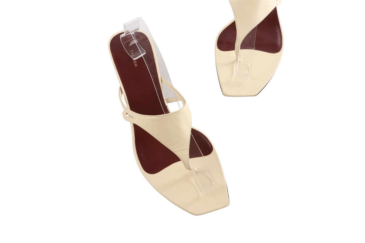 CREAM LEATHER THONG SANDALS