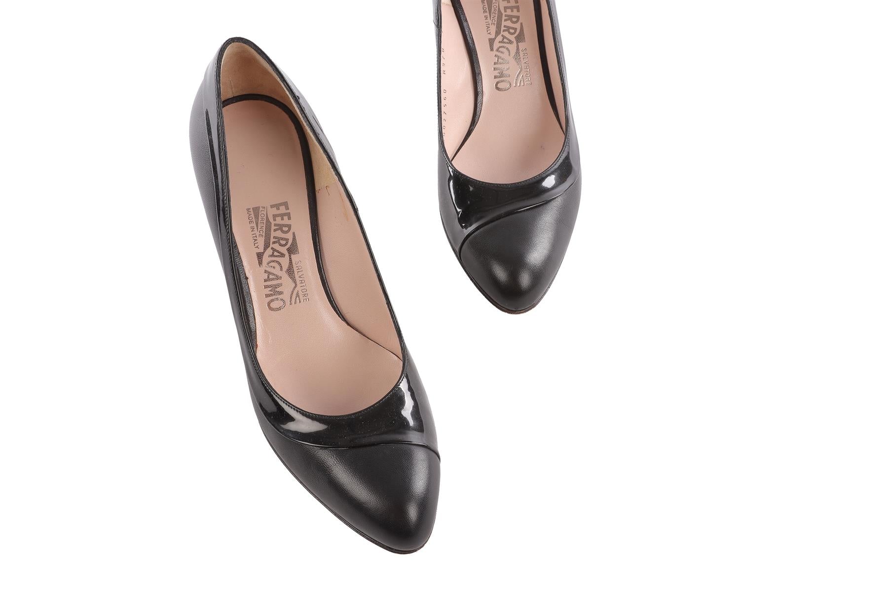 SALVATORE FERRAGAMO BLACK LEATHER PUMPS US 7 EU 37 UK 4