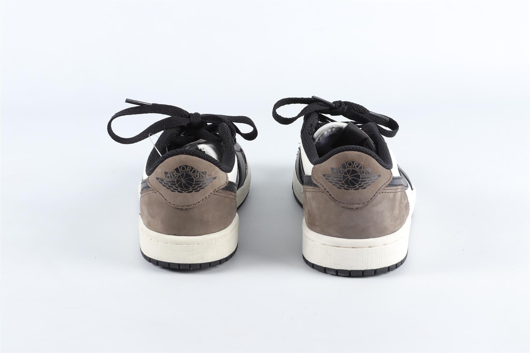 NIKE BLACK AND WHITE LEATHER TRAINERS EU 35 UK 2.5 US 3