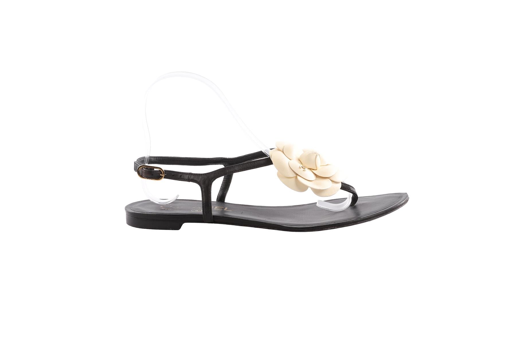 CHANEL BLACK 2013 CAMELLIA LEATHER SANDALS EU 38.5